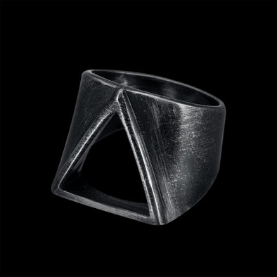 TRIANGLE RING